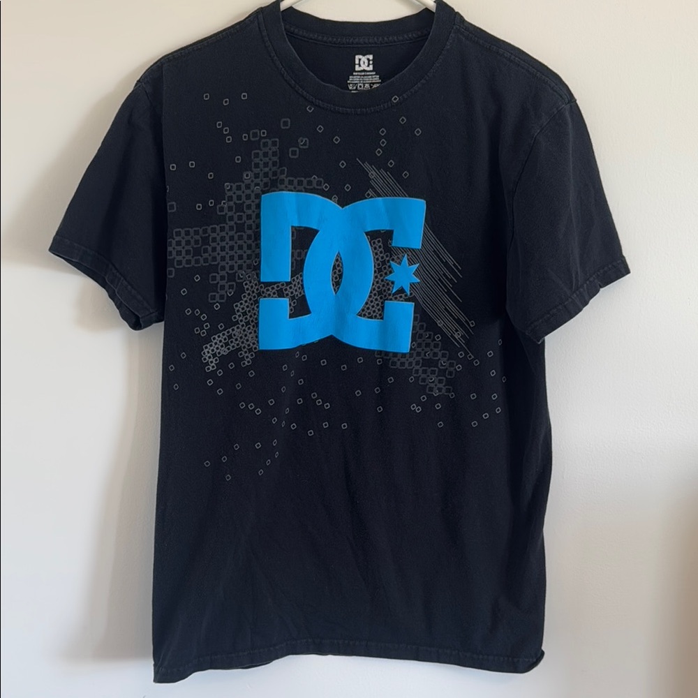 DC Mens Black and Blue Logo T-Shirt